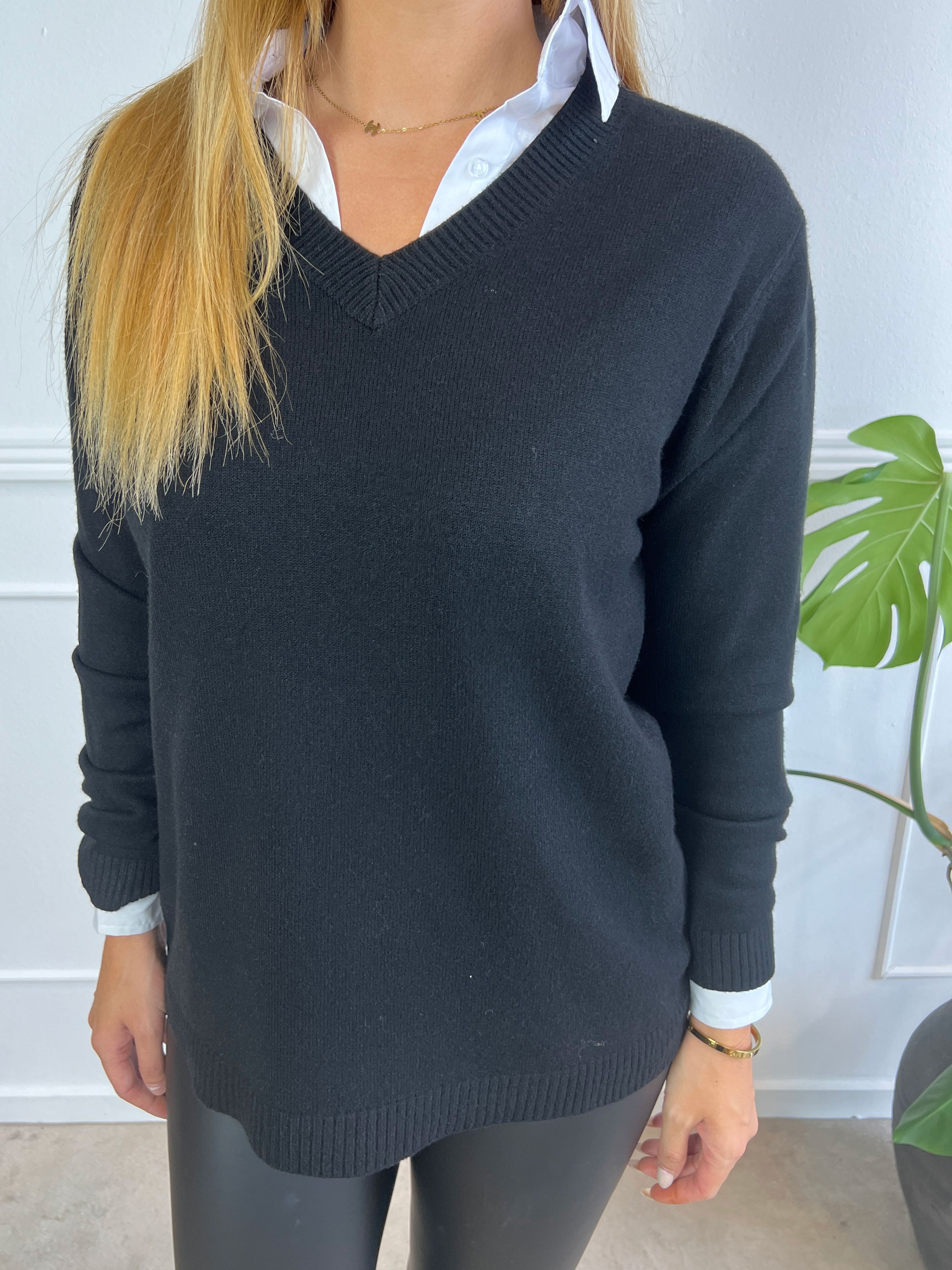 Tamara - Mjuk tröja med liten v-ringning